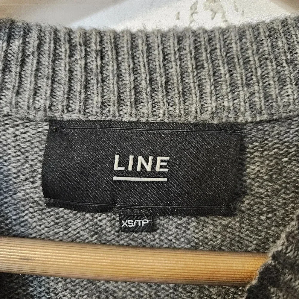 LINE ANIMAL PRINT SWEATER - Picture 2 of 4